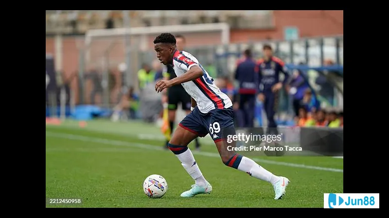 Hình ảnh hành động trong trận đấu giữa Como và Genoa