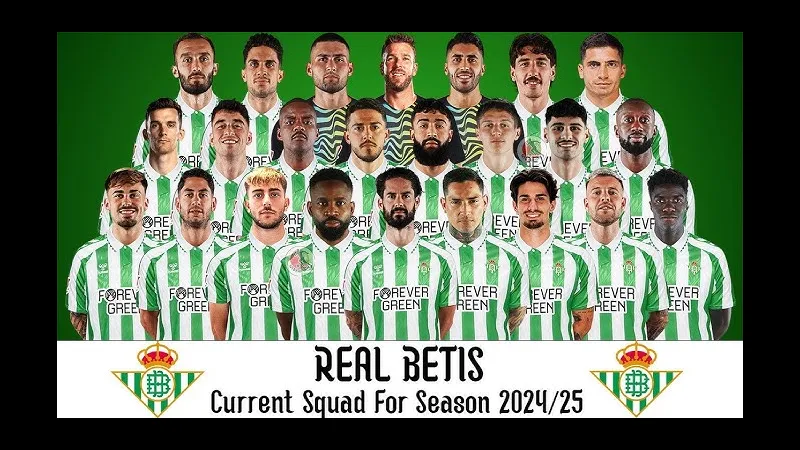Cầu thủ Real Betis và Feyenoord tranh chấp bóng trên sân Cầu thủ Real Betis và Feyenoord tranh chấp bóng trên sân