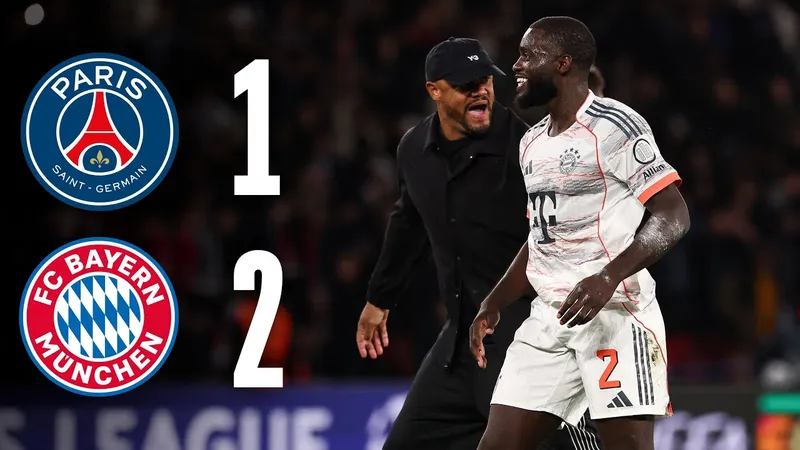 Cầu thủ PSG và Bayern Munich tranh chấp quả bóng trên sân cỏ